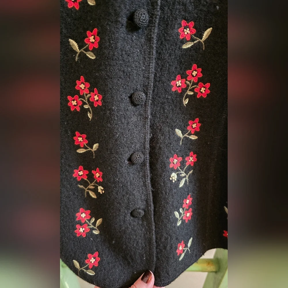 Talbots Vintage Cardigan Button Front with Red/Green Floral Embroidery, Sz M - Picture 5 of 8